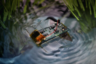Flatworm-inspired robot nimbly navigates cluttered water surfaces