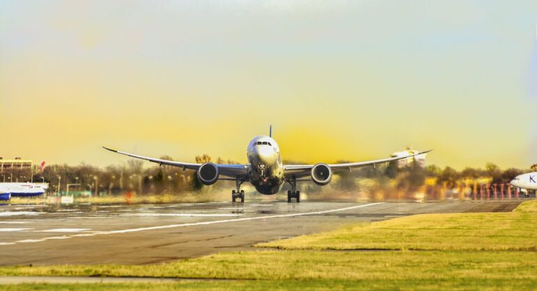 Ukraine war forces planes to take longer routes, raising CO₂ ...