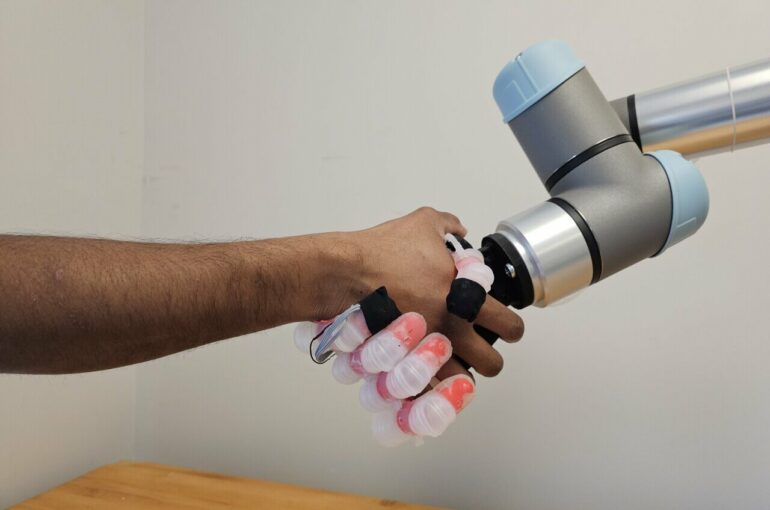 Feeling is believing: Bionic hand 'knows' what it's touching ...