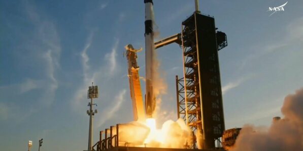 Crew launch to ISS paves way for 'stranded' astronauts' return | AFP
