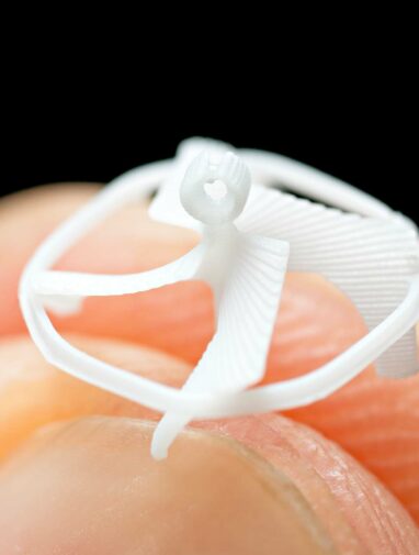UC Berkeley engineers create world's smallest wireless flying ...