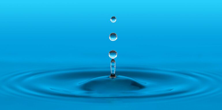 Microlightning' in water droplets may have sparked life on Earth