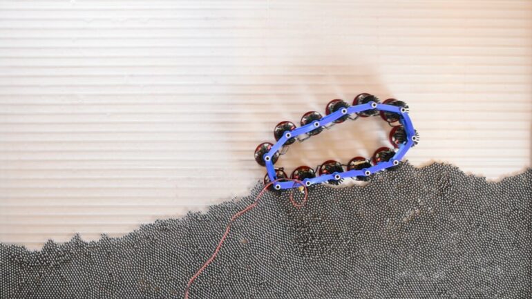 Odd' objects excel at navigating challenging terrains without ...