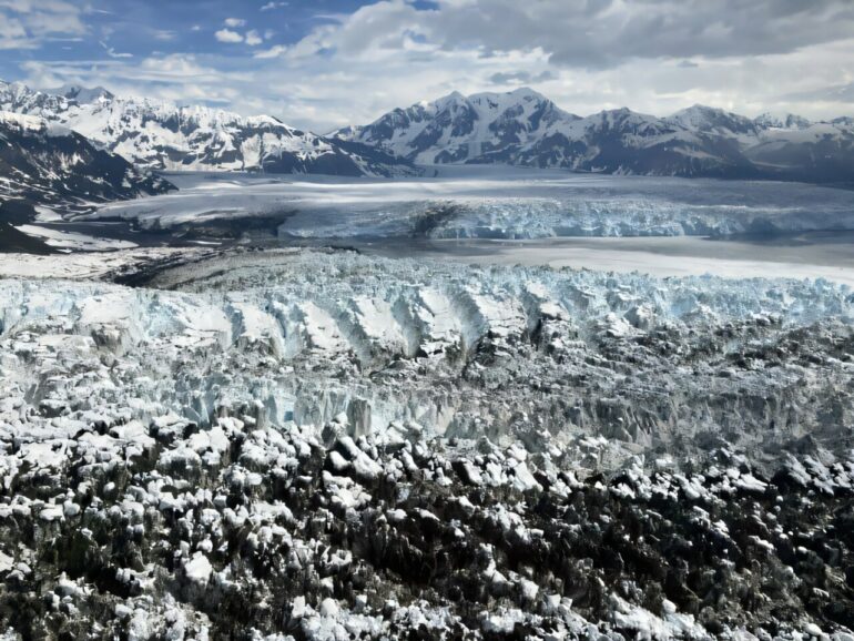 Simplified model enhances understanding of long-term glacier ...