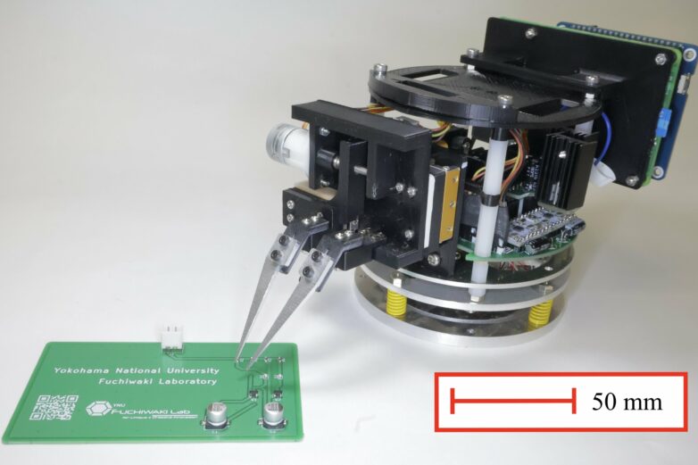 Tiny 'rhinoceros beetle' robot does micro-scale manipulation in ...