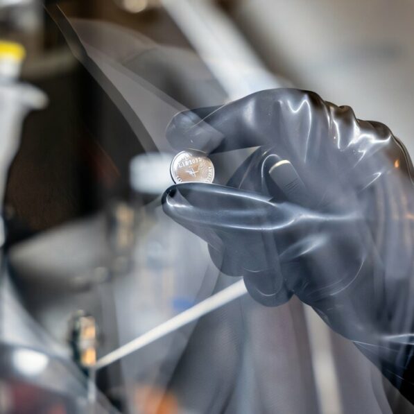 Two new families of PFAS-free solvents for next-generation batteries
