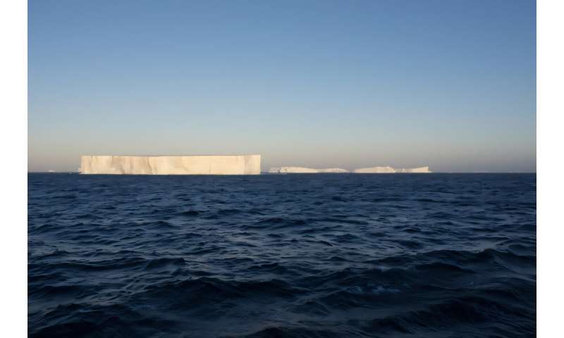 Underwater robotic gliders provide new insights into the impact of a melting megaberg - British Antarctic Survey