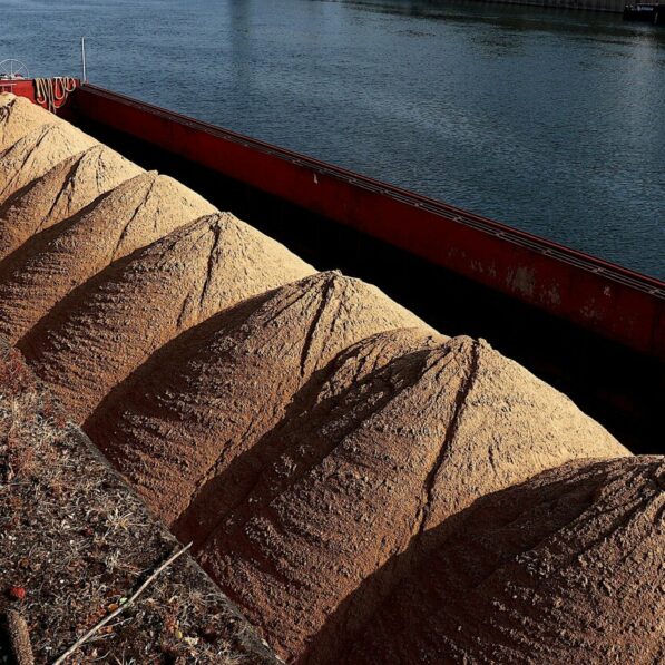 Granular systems, such as sandpiles or rockslides: New research ...