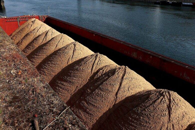 Granular systems, such as sandpiles or rockslides: New research ...