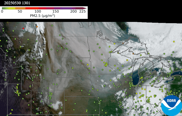 An animation shows mostly green (safe) air quality from ground-level monitors. However, in Canada, closer to the fire, the same plume shows high levels of PM2.5.