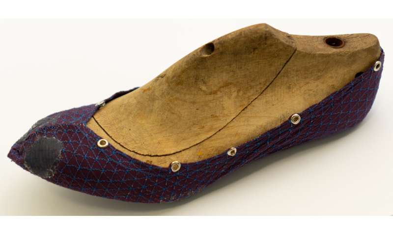 Machine embroidery encodes skin-like tension lines in textiles, enabling mass-customizable wearables