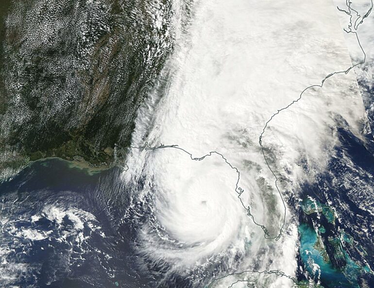 New research links hurricane size surges to local ocean ...