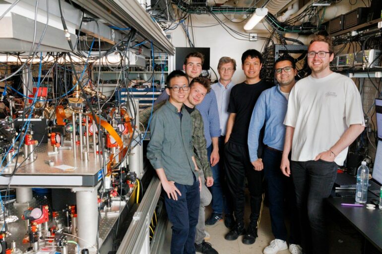 Physicists demonstrate 3,000 quantum-bit system capable of ...