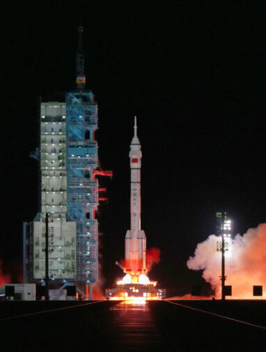 China's Shenzhou 21 docks with space station, sets the country's ...