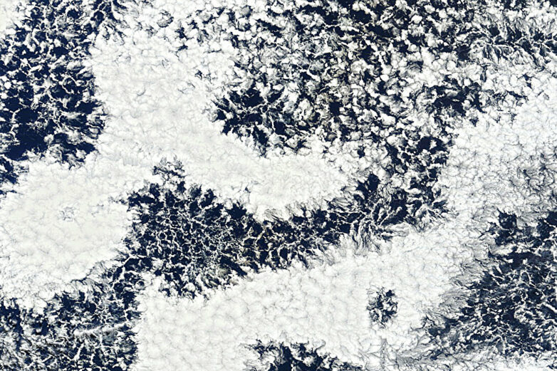 Cloud droplet microphysics challenges accuracy of current climate ...